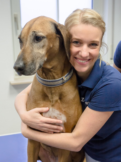 Tierärztin Katharina Ott bei Dr. Zahner